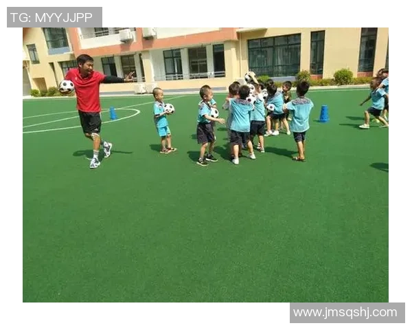 每天与不同足球明星亲密接触，感受他们的训练与生活魅力