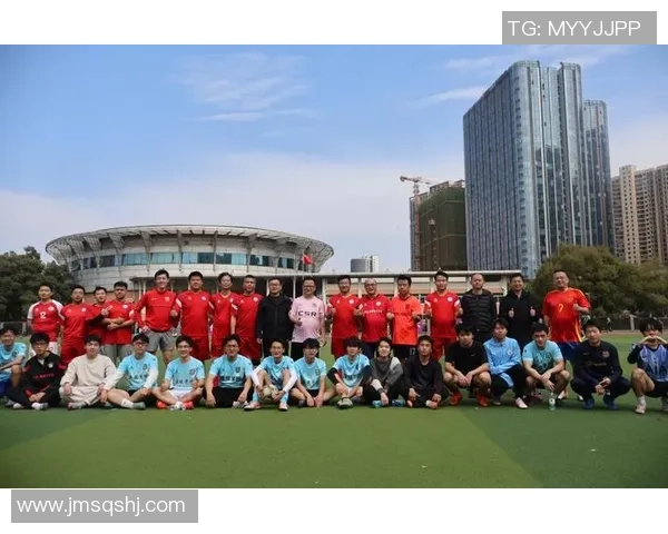 重庆足球队的团队协作揭秘：如何在绿茵场上实现完美配合与默契合作